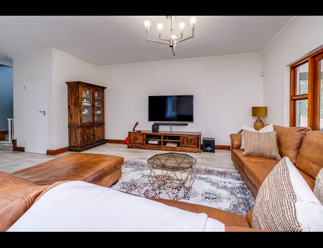 4 BEDROOM FREESTANDING SOLD IN FOURWAYS